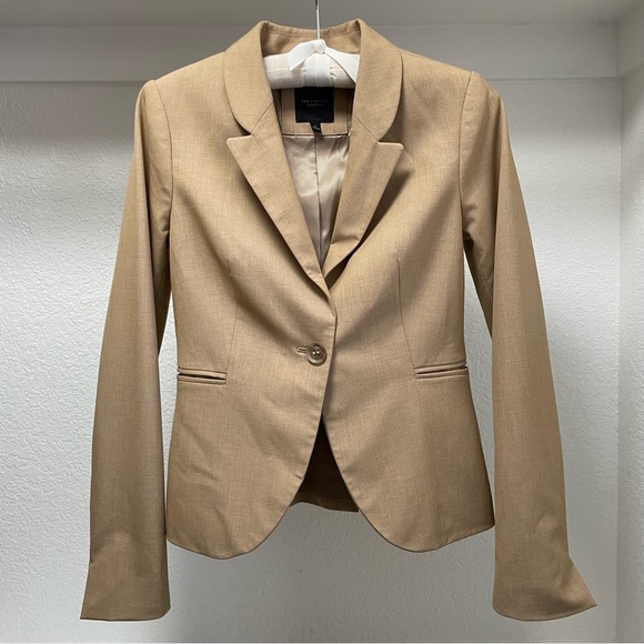 The Limited Collection Lightweight One Button Blazer in Camel Sz 0 - Picture 2 of 8